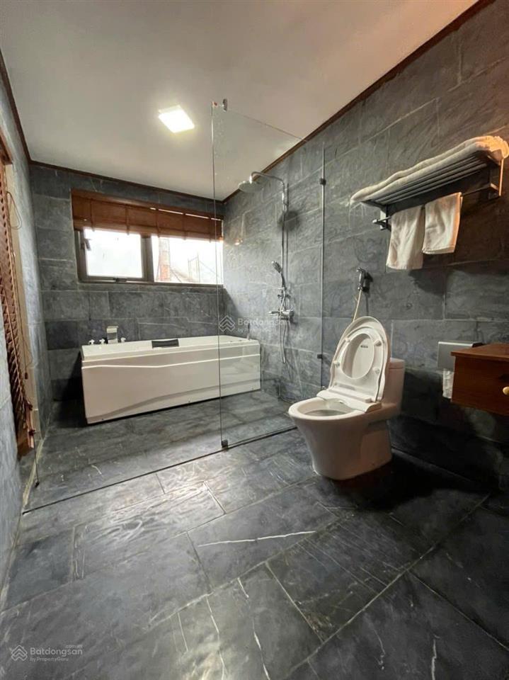 Chính chủ gửi bán biệt thự đẹp tại thang mây  bản xôi ,view hồ, 287m2 sổ đỏ full thổ cư,hoàn thiện