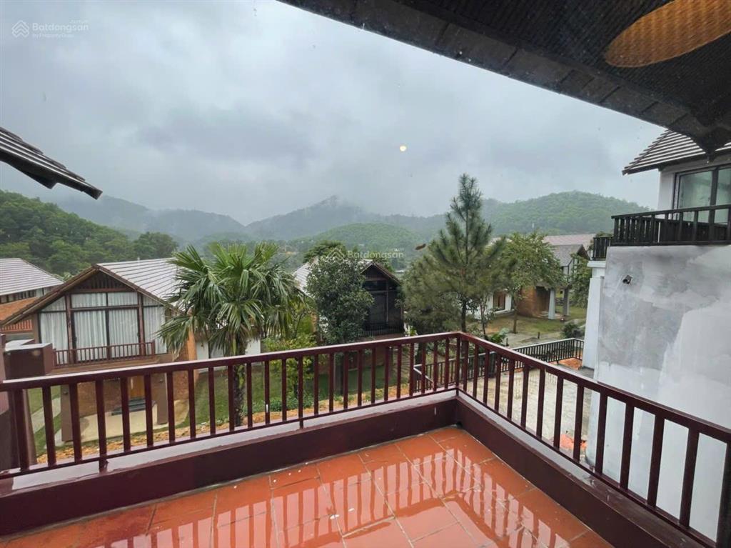 Chính chủ gửi bán biệt thự đẹp tại thang mây  bản xôi ,view hồ, 287m2 sổ đỏ full thổ cư,hoàn thiện