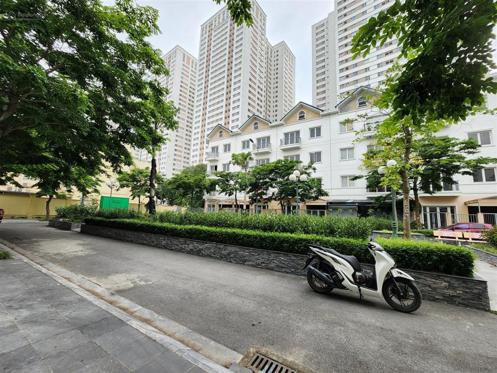 Bán lô nhà vườn 120m xây 5 tầng, gara oto, view vườn hoa giá rẻ nhất thị trường