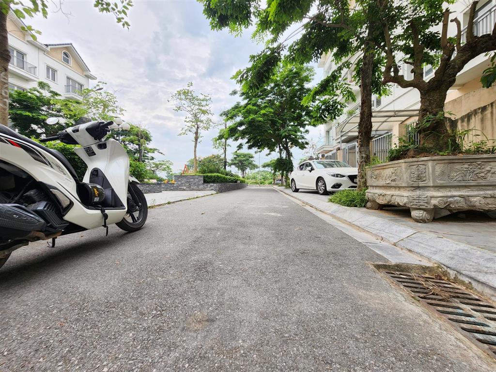 Bán lô nhà vườn 120m xây 5 tầng, gara oto, view vườn hoa giá rẻ nhất thị trường