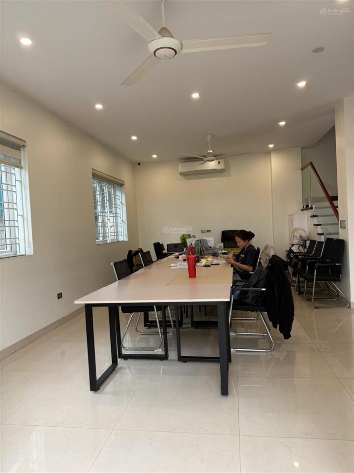 Cho thuê biệt thự lô góc eurowindow river park, 2 thoáng, thang máy, view vườn hoa