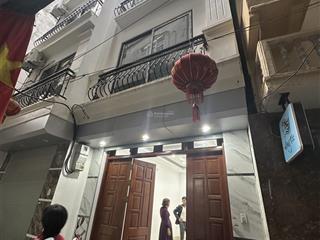 Bán nhà đê la thành, đống đa 39m, 5 tầng có thang máy, mặt ngõ kinh doanh, 12.2 tỷ