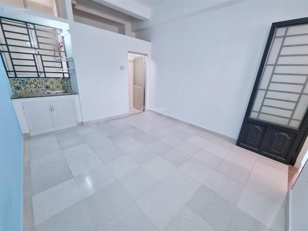 Phòng ngay lê văn việt, ngã 3 mỹ thành, 17m2, thoáng mát, an ninh
