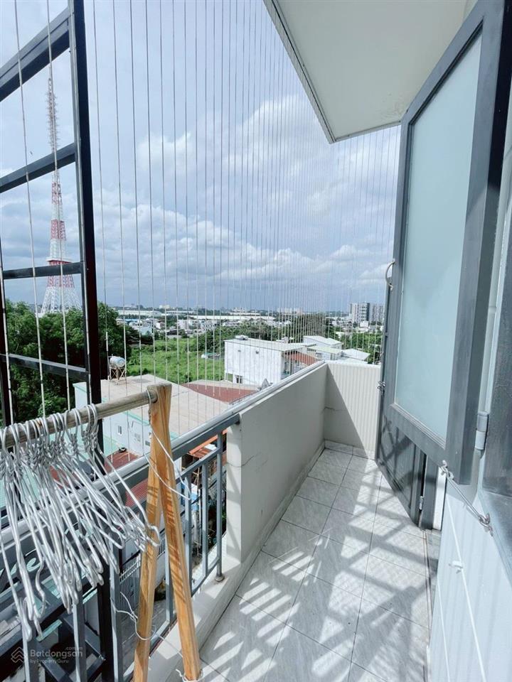 Phòng 22m² có ban công gác, máy lạnh, gần ngã 4 thủ đức, tc marketing