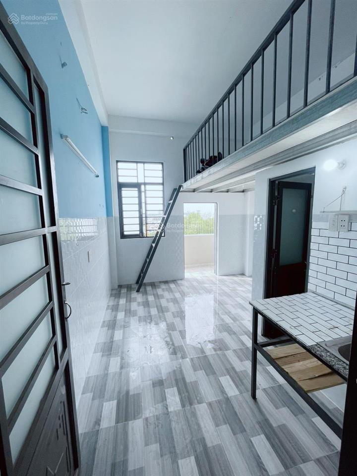 Phòng 22m² có ban công gác, máy lạnh, gần ngã 4 thủ đức, tc marketing