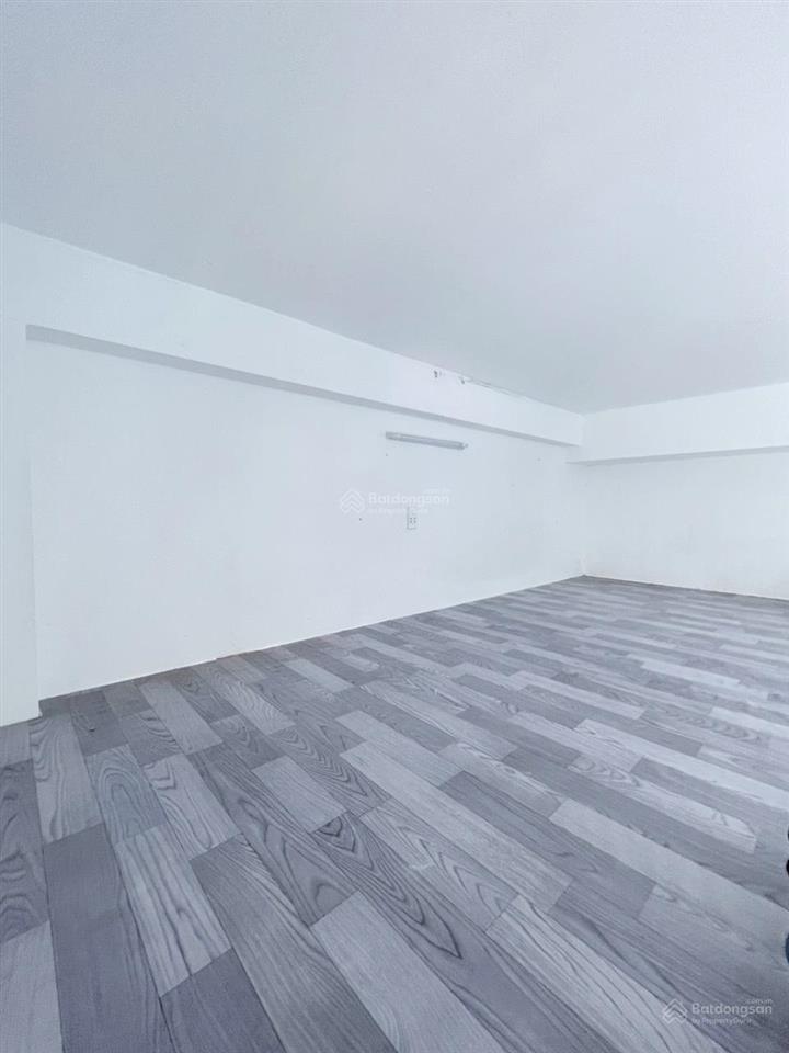 Phòng 22m² có ban công gác, máy lạnh, gần ngã 4 thủ đức, tc marketing