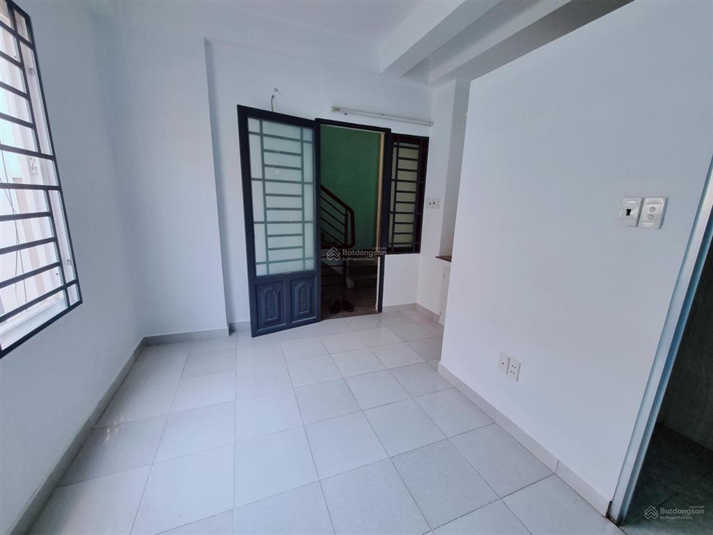 Phòng ngay lê văn việt, ngã 3 mỹ thành, 18m2, thoáng mát, an ninh