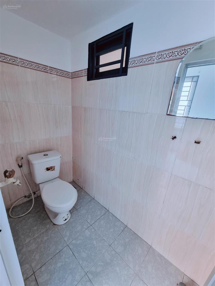 Phòng ngay lê văn việt, ngã 3 mỹ thành, 18m2, thoáng mát, an ninh