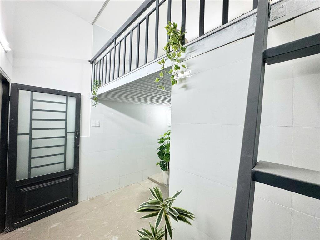 Gần ngã 4 thủ đức, khu cnc, phòng mới xây 100% khai trương, có máy lạnh, an ninh