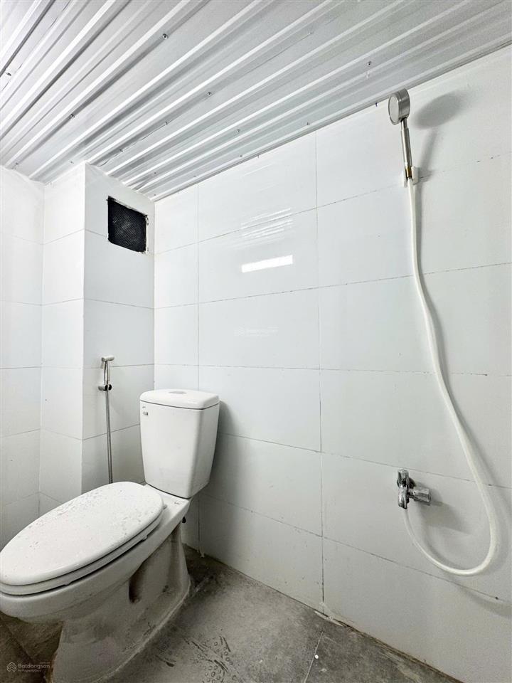Gần ngã 4 thủ đức, khu cnc, phòng mới xây 100% khai trương, có máy lạnh, an ninh