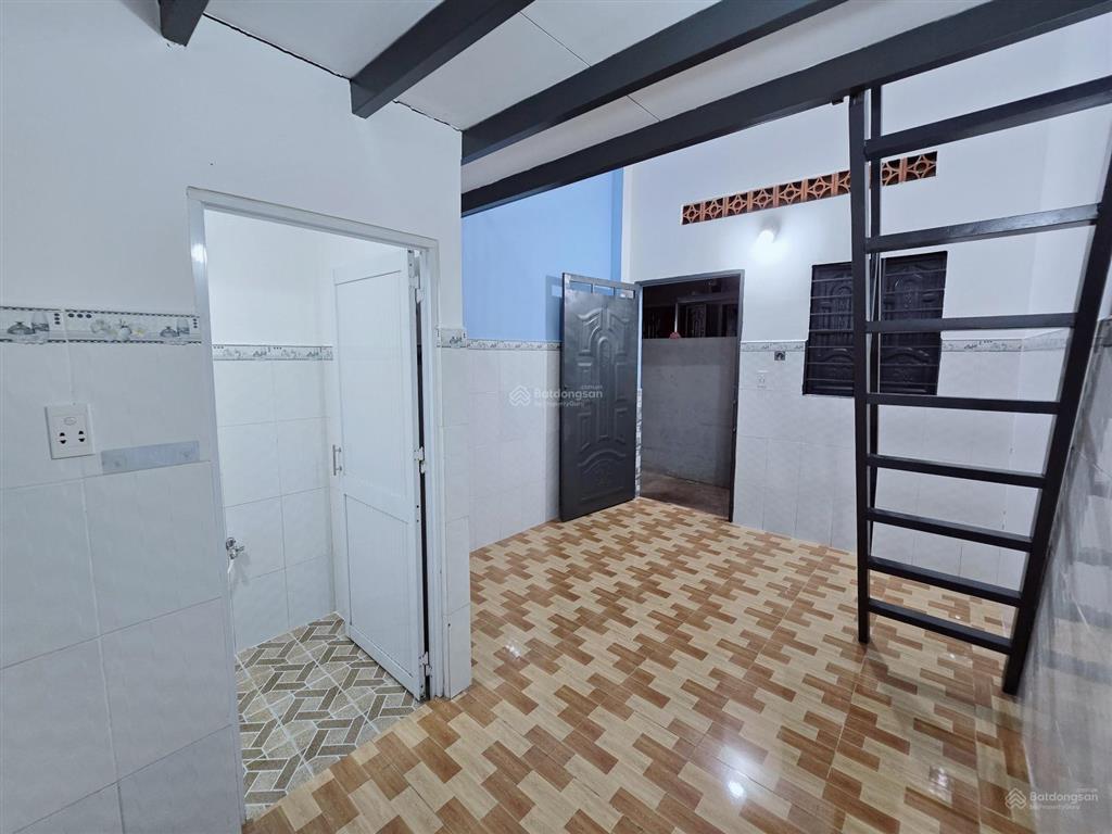 Phòng ngay khu cnc vòng xoay phú hữu, 25m2 có gác, 970 nguyễn duy trinh vị trí thuận tiện