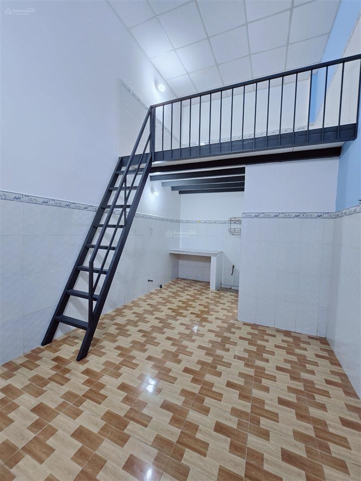 Phòng ngay khu cnc vòng xoay phú hữu, 25m2 có gác, 970 nguyễn duy trinh vị trí thuận tiện