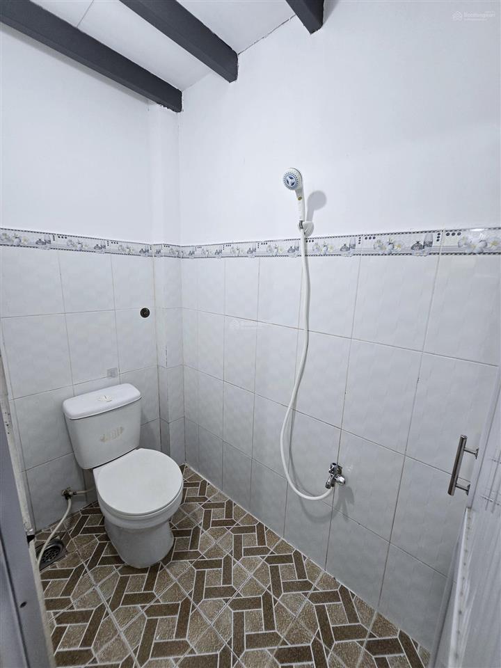 Phòng ngay khu cnc vòng xoay phú hữu, 25m2 có gác, 970 nguyễn duy trinh vị trí thuận tiện