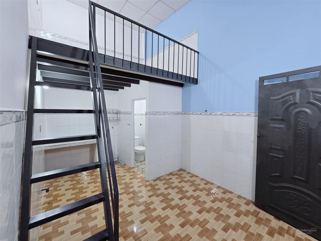 Phòng ngay khu cnc vòng xoay phú hữu, 25m2 có gác, 970 nguyễn duy trinh vị trí thuận tiện