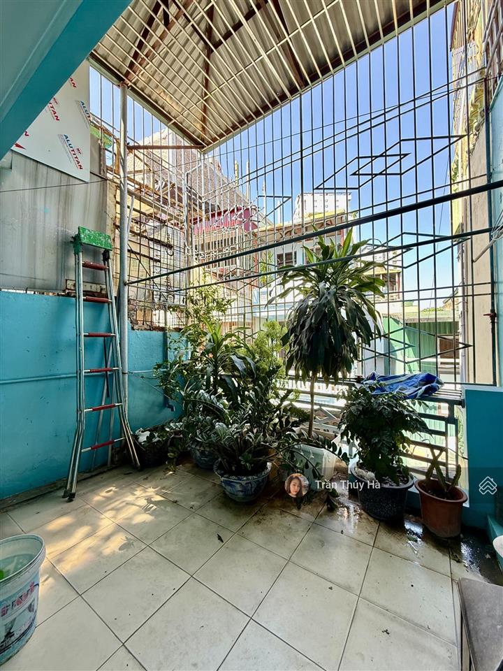 Chủ cần tiền bán nhanh căn nhà 3 tầng nở hậu cách mặt phố minh khai 20m. dt 50m2. giá nhỉnh 10 tỷ