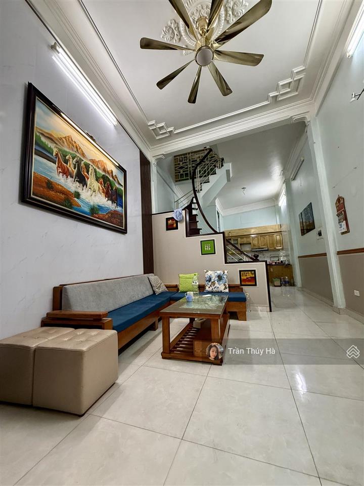 Chủ cần tiền bán nhanh căn nhà 3 tầng nở hậu cách mặt phố minh khai 20m. dt 50m2. giá nhỉnh 10 tỷ