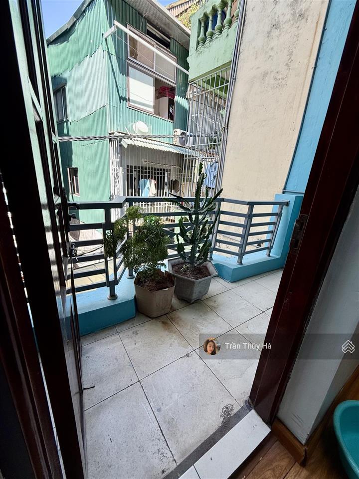 Chủ cần tiền bán nhanh căn nhà 3 tầng nở hậu cách mặt phố minh khai 20m. dt 50m2. giá nhỉnh 10 tỷ