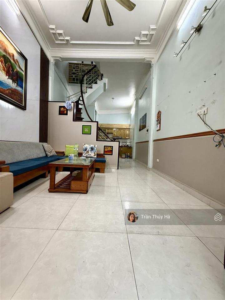 Chủ cần tiền bán nhanh căn nhà 3 tầng nở hậu cách mặt phố minh khai 20m. dt 50m2. giá nhỉnh 10 tỷ