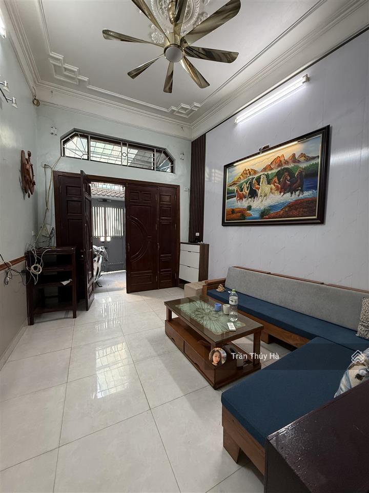 Chủ cần tiền bán nhanh căn nhà 3 tầng nở hậu cách mặt phố minh khai 20m. dt 50m2. giá nhỉnh 10 tỷ