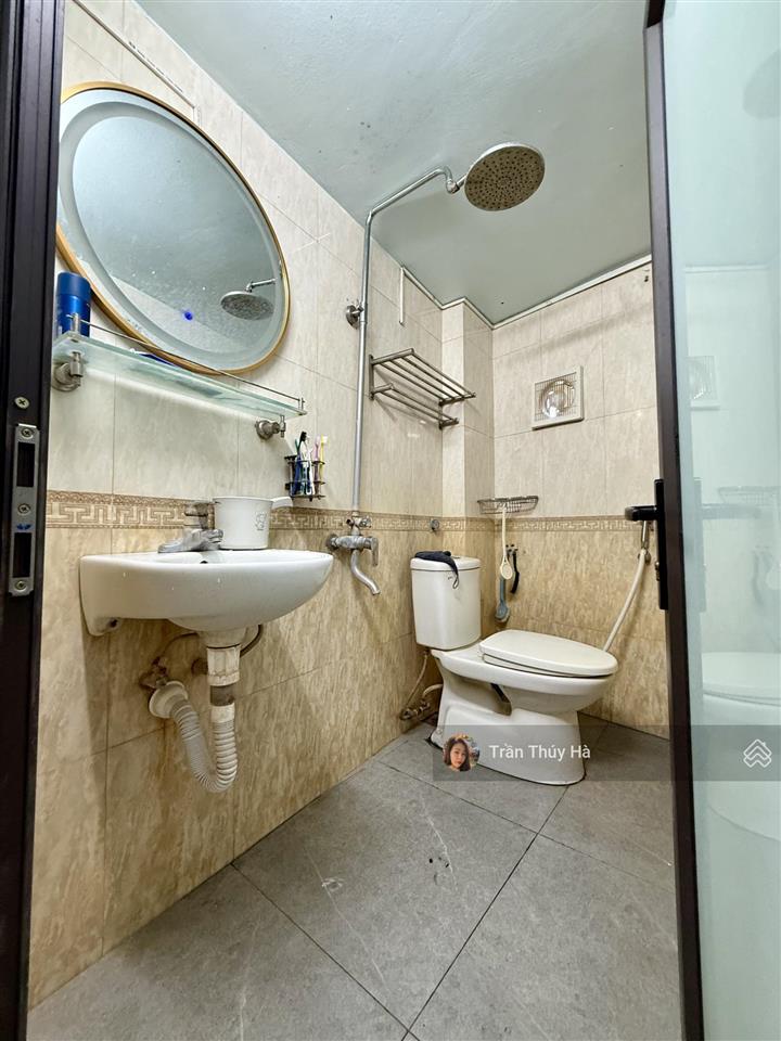 Chủ cần tiền bán nhanh căn nhà 3 tầng nở hậu cách mặt phố minh khai 20m. dt 50m2. giá nhỉnh 10 tỷ
