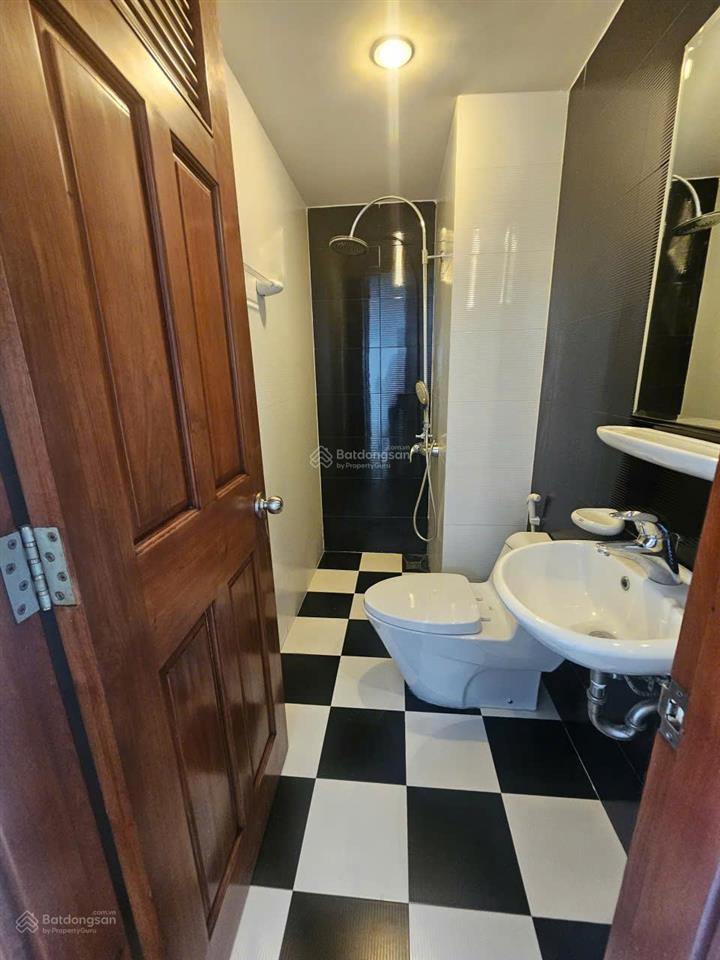 Cho thuê căn hộ chung cư phú mỹ hoàng quốc việt 90m, 2pn, 2wc nội thất cơ bản giá 13tr/th