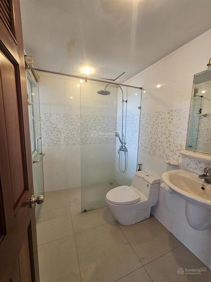Cho thuê căn hộ chung cư phú mỹ hoàng quốc việt 90m, 2pn, 2wc nội thất cơ bản giá 13tr/th