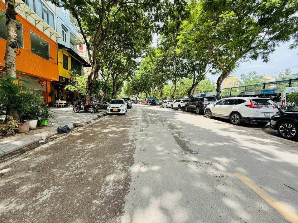 BÁN NHÀ MẶT PHỐ vẠN PHÚC, LÕI BA ĐÌNH, SIÊU HIẾM. 100M2 GIÁ 52 TỶ! 