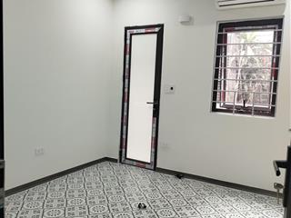 Cẩn bán nhà 3 tầng lĩnh nam, hoàng mai, mới sửa đẹp, ngõ 3 gác đi, giá 2.3 tỷ