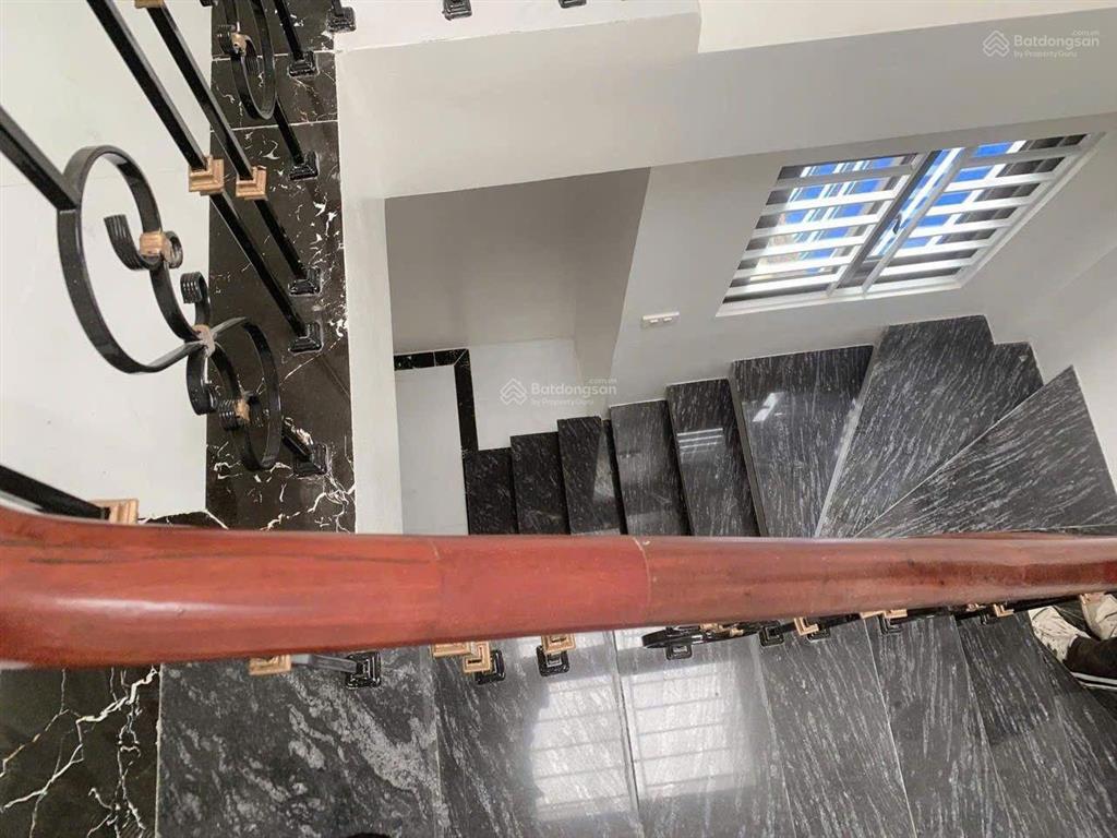 Cho thuê nhà riêng 15 triệu , 40 m2,x5 tầng ô tô kinh doanh quận hoàng mai, hà nội