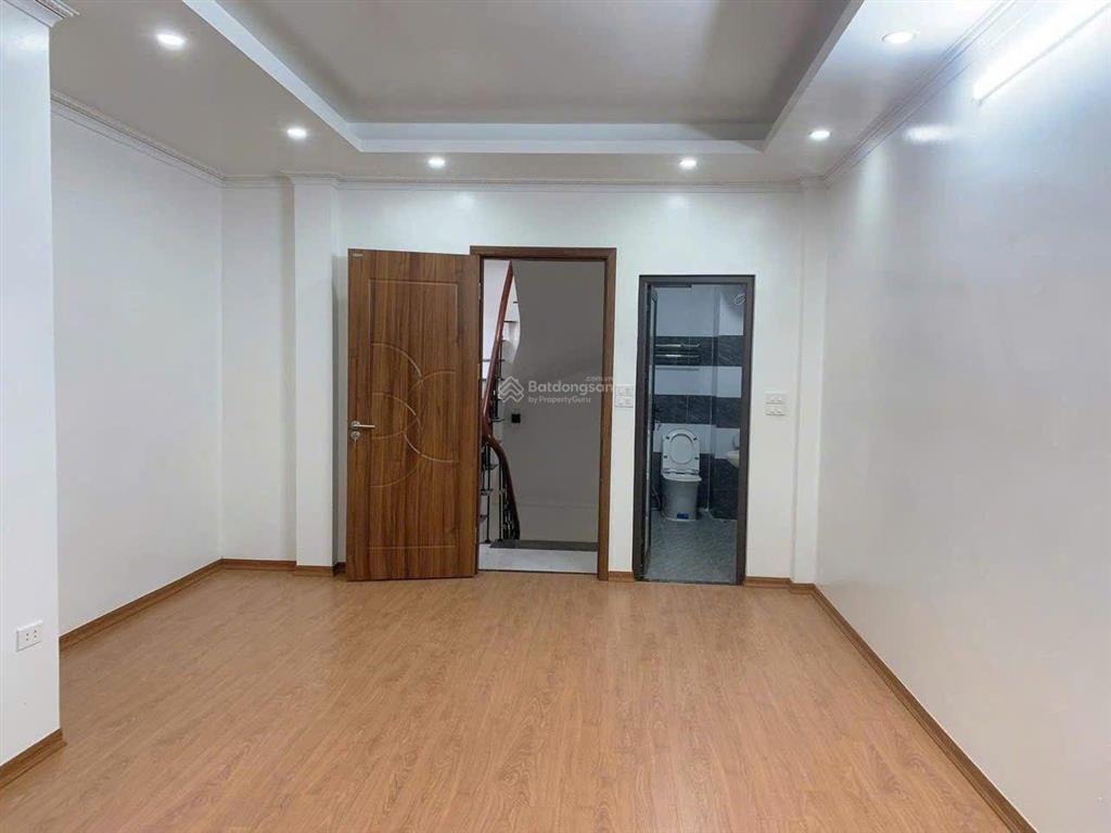 Cho thuê nhà riêng 15 triệu , 40 m2,x5 tầng ô tô kinh doanh quận hoàng mai, hà nội