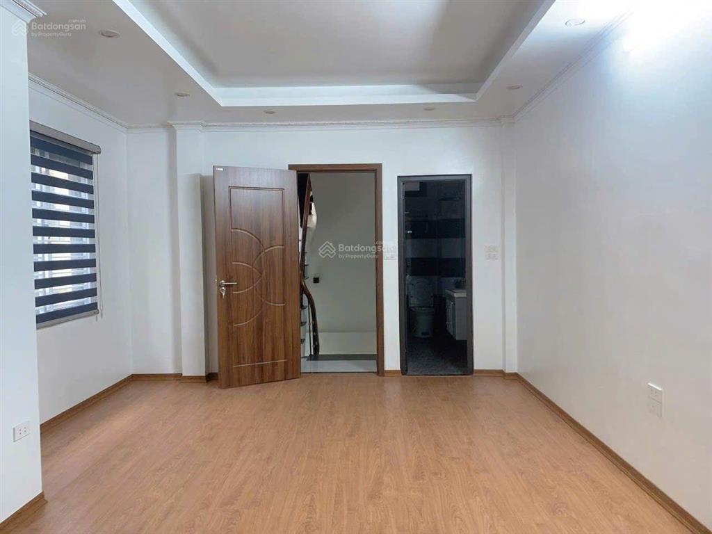 Cho thuê nhà riêng 15 triệu , 40 m2,x5 tầng ô tô kinh doanh quận hoàng mai, hà nội