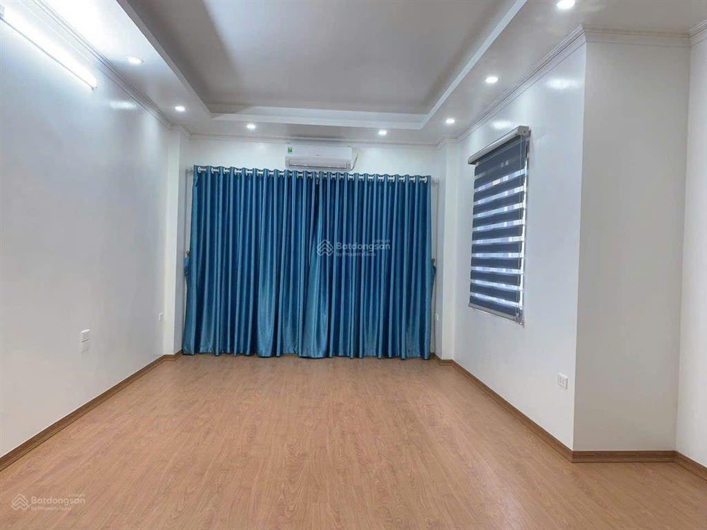 Cho thuê nhà riêng 15 triệu , 40 m2,x5 tầng ô tô kinh doanh quận hoàng mai, hà nội