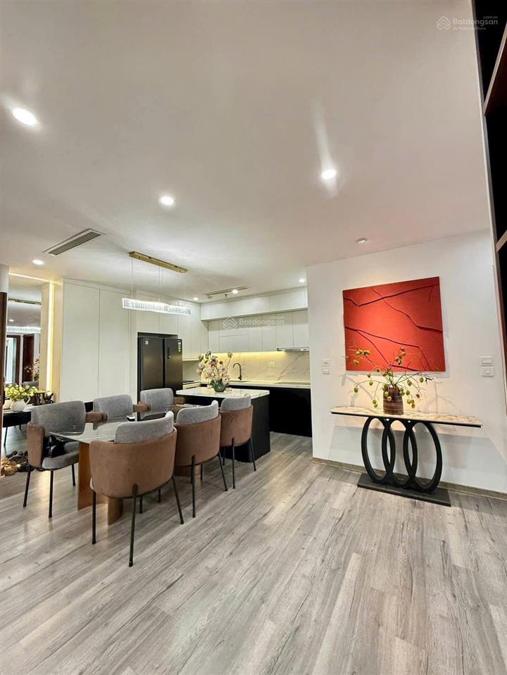Hiếm! chỉ 12 tỷ có ngay 1 căn 3pn2vs, 108m2 d'capitale trần duy hưng view công viên hồ điều hòa