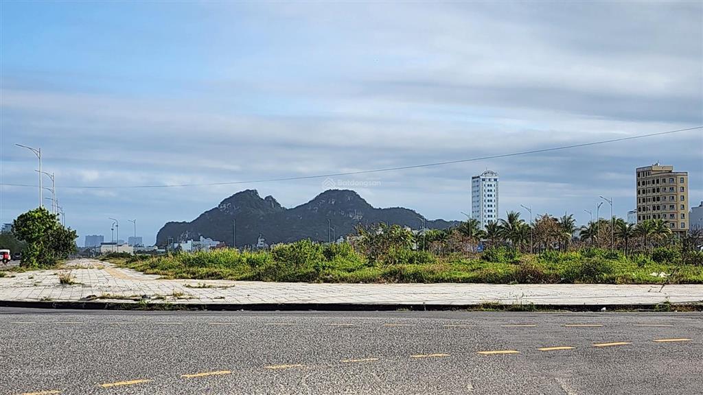 Bán lô 1300m hai mặt tiền đường võ nguyên giáp, xây cao tầng, giá 9x triệu/m