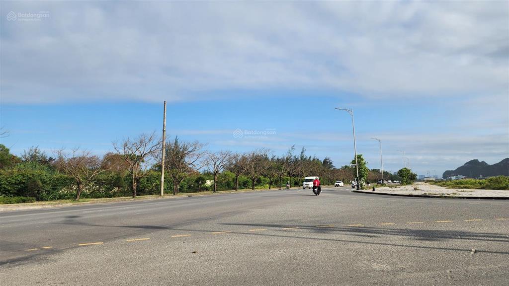 Bán lô 1300m hai mặt tiền đường võ nguyên giáp, xây cao tầng, giá 9x triệu/m