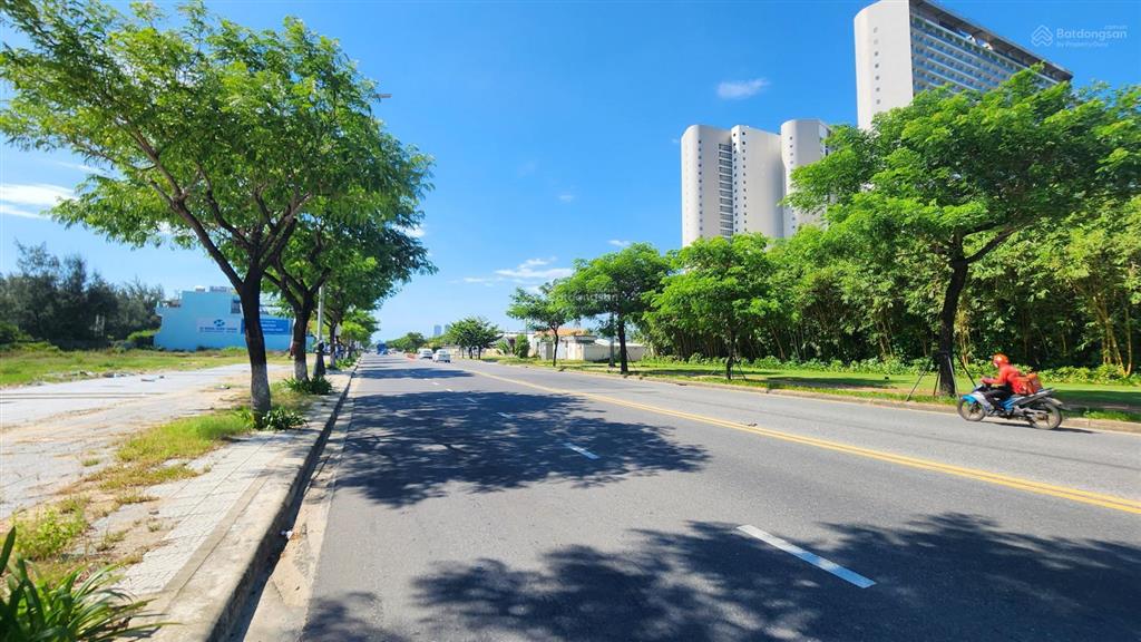 Bán lô 1300m hai mặt tiền đường võ nguyên giáp, xây cao tầng, giá 9x triệu/m