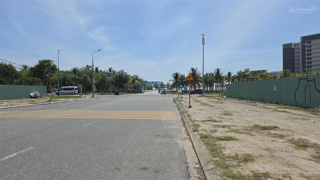 Bán lô đất 2600m hai mặt tiền võ nguyên giáp, 260 tỷ,