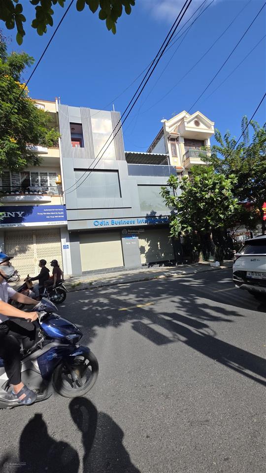 Bán gấp nhà 3 tầng mặt tiền hà huy tập, giá 25 tỷ, 200m2 đất.