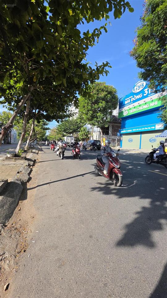Bán gấp nhà 3 tầng mặt tiền hà huy tập, giá 25 tỷ, 200m2 đất.