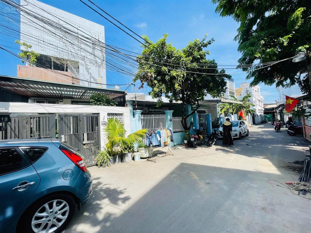 Bán nhà 2t tôn đản 104,8m2 nội thất đầy đủ, đường 6 mét, ô tô đậu qua đêm trước nhà. giá sập sàn