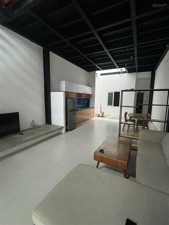 Bán nhà 2t tôn đản 104,8m2 nội thất đầy đủ, đường 6 mét, ô tô đậu qua đêm trước nhà. giá sập sàn