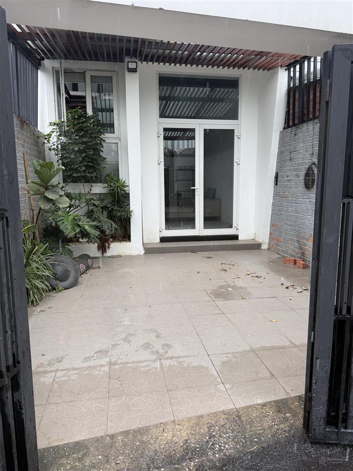 Bán nhà 2t tôn đản 104,8m2 nội thất đầy đủ, đường 6 mét, ô tô đậu qua đêm trước nhà. giá sập sàn