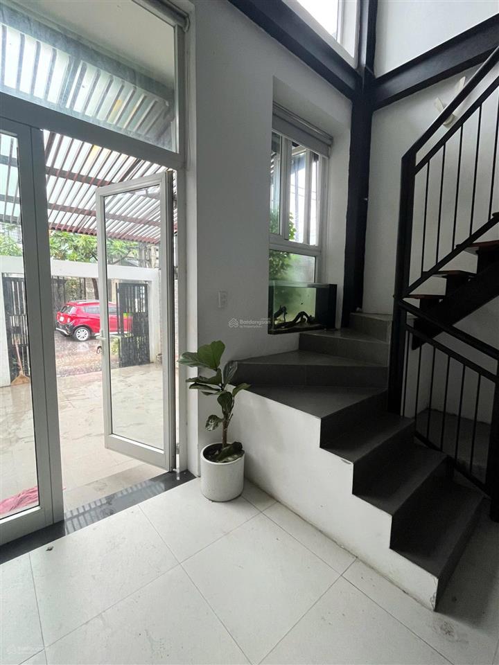 Bán nhà 2t tôn đản 104,8m2 nội thất đầy đủ, đường 6 mét, ô tô đậu qua đêm trước nhà. giá sập sàn