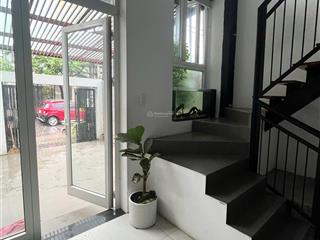 Bán nhà 2t tôn đản 104,8m2 nội thất đầy đủ, đường 6 mét, ô tô đậu qua đêm trước nhà. giá sập sàn