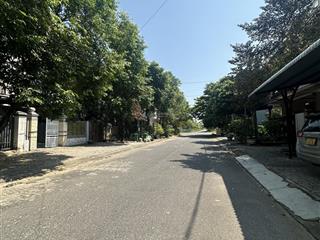 Cần bán lô đất đường quy hoạch 7,5m  gần khu fpt  dt  6 x 23 = 138 m2  giá cực tốt