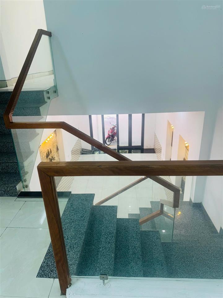 Cần bán nhà 2 tầng mt đường 10,5m  huỳnh ngọc huệ  p. thanh khê  vị trí kinh doanh tốt  giá rẻ