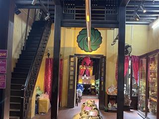 Cho thuê nhà cổ đặc biệt 2 tầng  view sân thượng đẹp. trung tâm phố cổ hội an