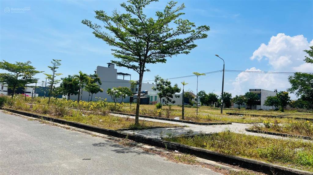 Rẻ nhất trục đường 40m khu đô thị số 9 điện ngọc