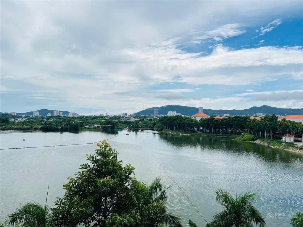 Bán căn hộ lakeside 2pn giá 2.550 tỷ.  0909 638 ***