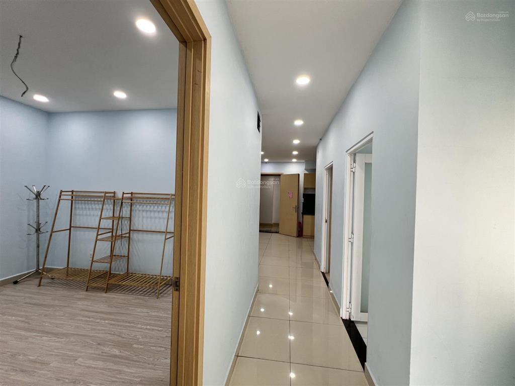 Căn hộ oriental plaza 80m2, 2pn, sổ hồng sẵn, nhà trống giao ngay. giá 4ty470 thương lượng